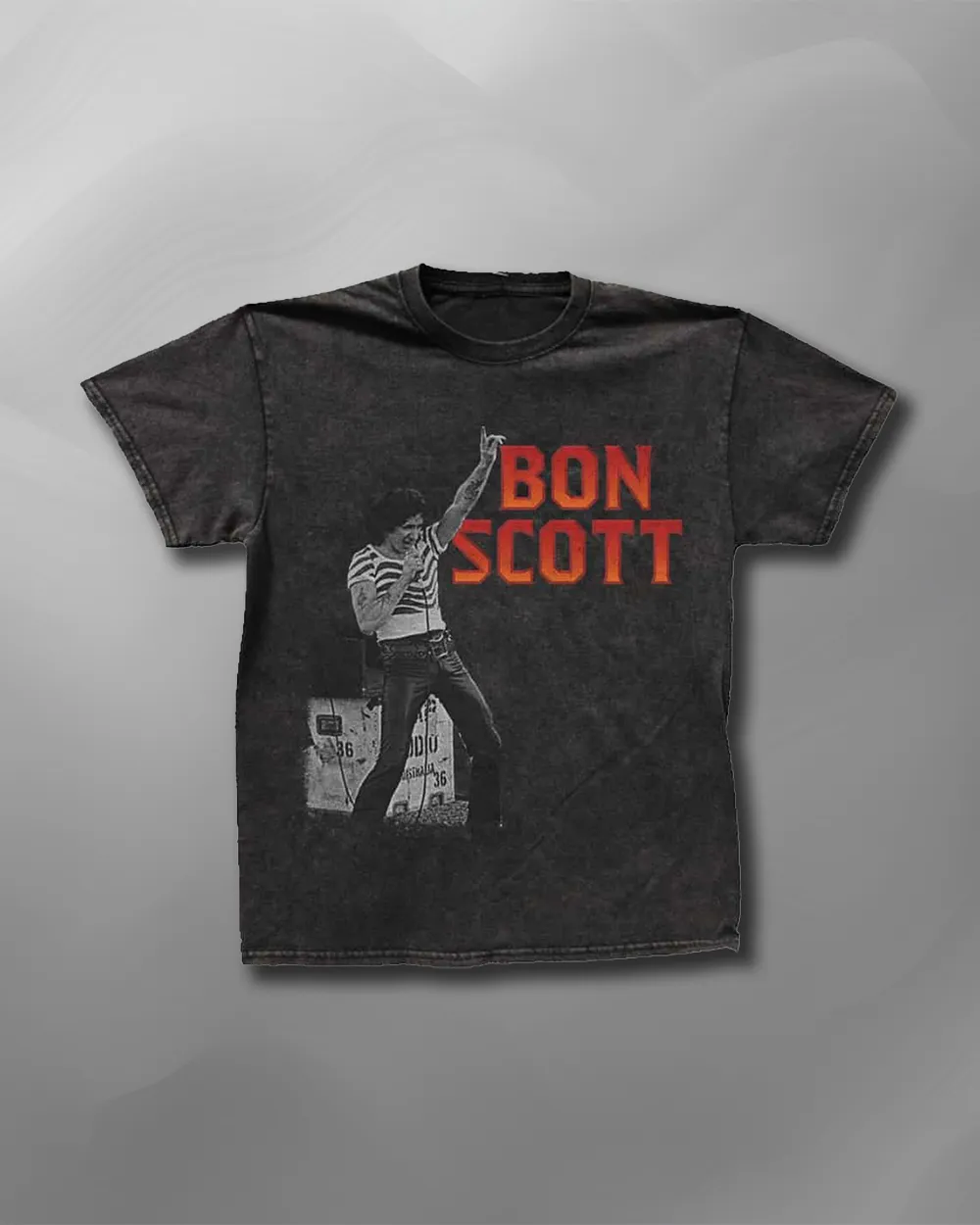 Bon Scott - Vic Park Gig Pointing  Vintage Wash T-Shirt