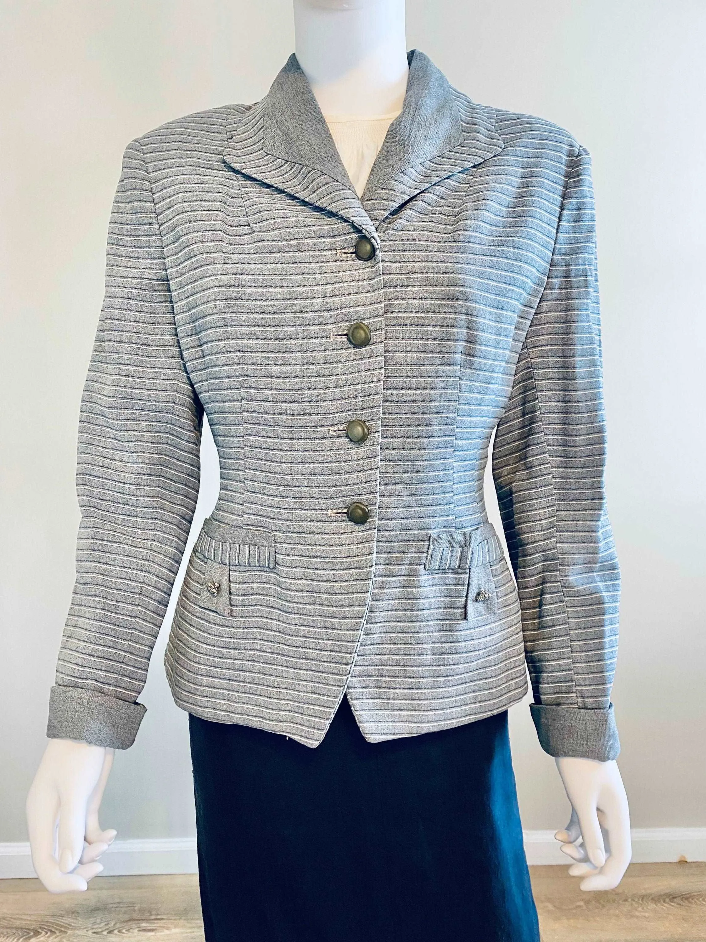 Vintage 1940s Grey Pinstriped Blazer / 40s suit jacket Size S M